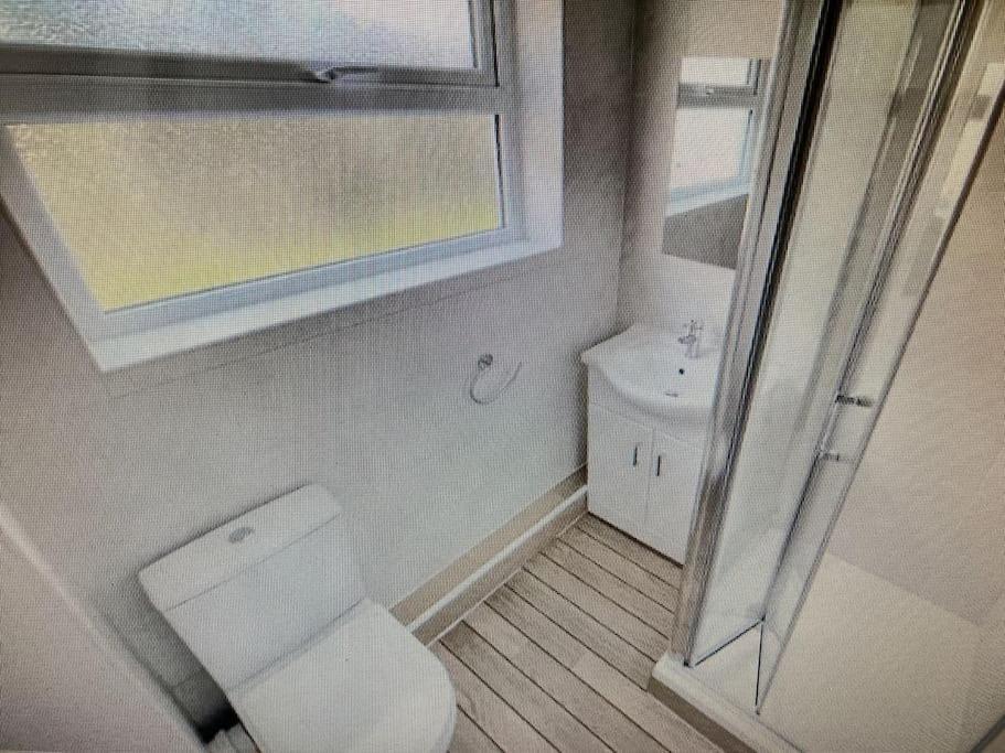Ocean Breeze, Gower Holiday Village. Allows Dogs Swansea Exterior photo